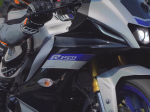 CBR150R Bisa Ketar-ketir, Yamaha R15 V4 Bawa Banyak Fitur Killer