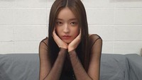 Namun beberapa waktu lalu, YooA mengunggah foto terbaru dengan konsep seksi. Foto: (dok. Instagram/yoo__sha)