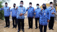 Pihaknya pun meminta agar seluruh pejabat atau kepala dinas bisa aktif menggunakan media sosial, baik media sosial kantor maupun pribadi untuk melayani masyarakat.