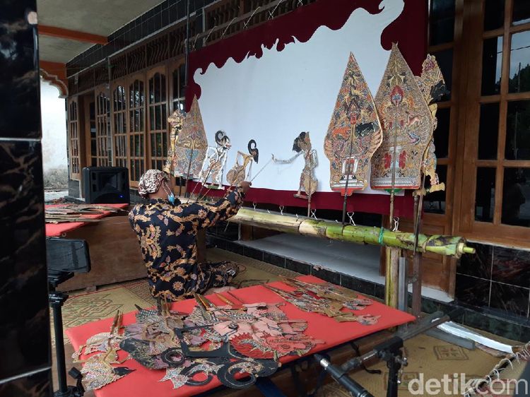 Kisah 6 Dalang Senior Boyolali Terpaksa Ngamen dari Rumah ke Rumah