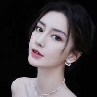 Saat TC Candler merilis 100 Wanita Tercantik di Asia 2020, nama Angelababy masuk dalam daftar di urutan ketiga. Dia mengalahkan aktris China keturunan Uighur, Dilraba Dilmurat yang ada di urutan keempat. Foto: Facebook Angelababy