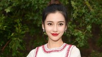 Angelababy menarik perhatian karena menarik diri dari Easy Star Media sejak Juni 2021. Foto: Getty Images