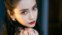 Angelababy juga dinilai mengalami penurunan karier beberapa tahun terakhir. Foto: dok. Facebook Angelababy