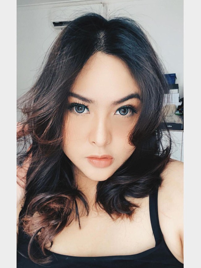 Audy berterima kasih pada dokternya yang telah mengubah pola pikirnya mengenai hidup sehat. Dokter itu sendiri dikenal sudah sering menangani artis-artis. Foto: Instagram @audyitem