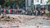 Warga yang tinggal di bagian utara kota terbesar kedua di Australia itu menuturkan via media sosial bahwa mereka tidak mendapatkan aliran listrik usai gempa mengguncang. Diketahui, getaran akibat gempa bumi ini dirasakan hingga ke kota Adelaide yang berjarak 800 kilometer di sebelah barat, dan Sydney yang berjarak 900 kilometer di sebelah utara. Belum ada laporan kerusakan maupun korban jiwa di luar Melbourne. Getty Images/Asanka Ratnayake.