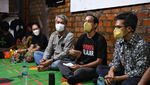 7 Gaya Nadiem Blusukan dan Menginap di Dalam Hutan Jambi
