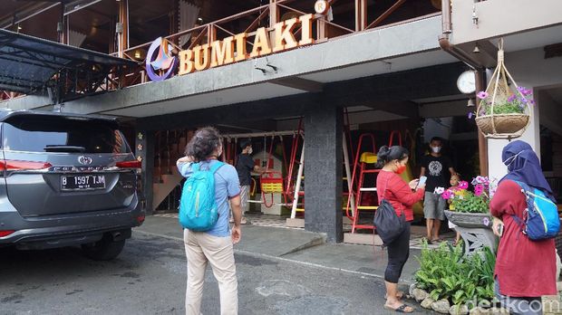 Bumi Aki, Puncak
