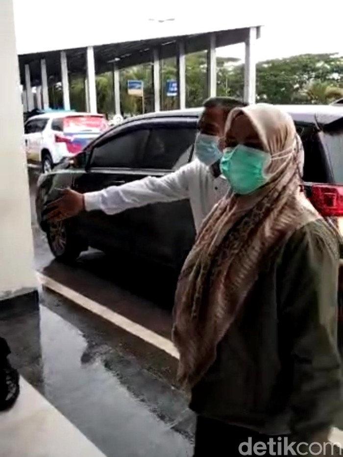 Bupati Koltim Andi Merya berangkat dari Polda Sutra dan diterbangkan ke Jakarta Bupati Koltim Andi Merya berangkat dari Polda Sutra dan diterbangkan ke Jakarta