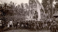 Kegiatan upacara adat arak ogoh agoh di salah satu desa di Bali. Tropen Museum
