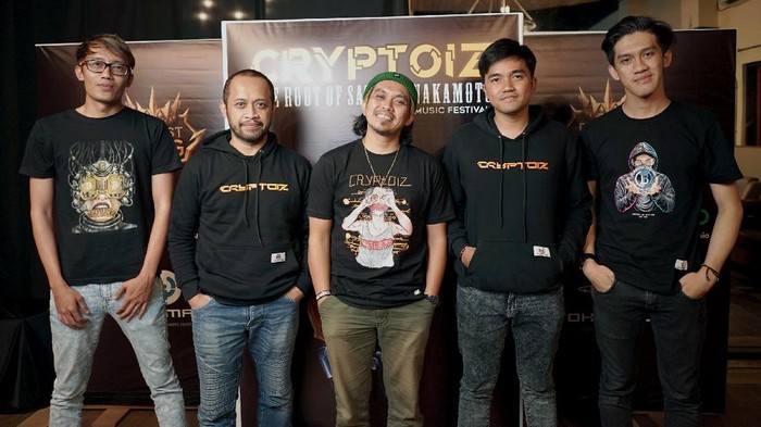 (kiri) Agus artemiss (Founder Cryptoiz), Benk2, Aska, Pebriansyah(co-founder Cryptoiz), Fauzi yara (Co-founder Cryptoiz)