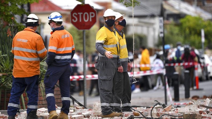 Gempa mengguncang kawasan Melbourne, Australia, pagi ini. Tak sedikit bangunan di area perbelanjaan kawasan tersebut rusak hingga tak beroperasi.