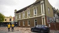 Gempa yang mengguncang salah satu kota terbesar di Australia ini menyebabkan beberapa kerusakan bangunan. (AP Photo/James Ross).