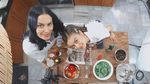 Momen Romantis Eva Celia dan Demas Narawangsa saat Makan Bersama