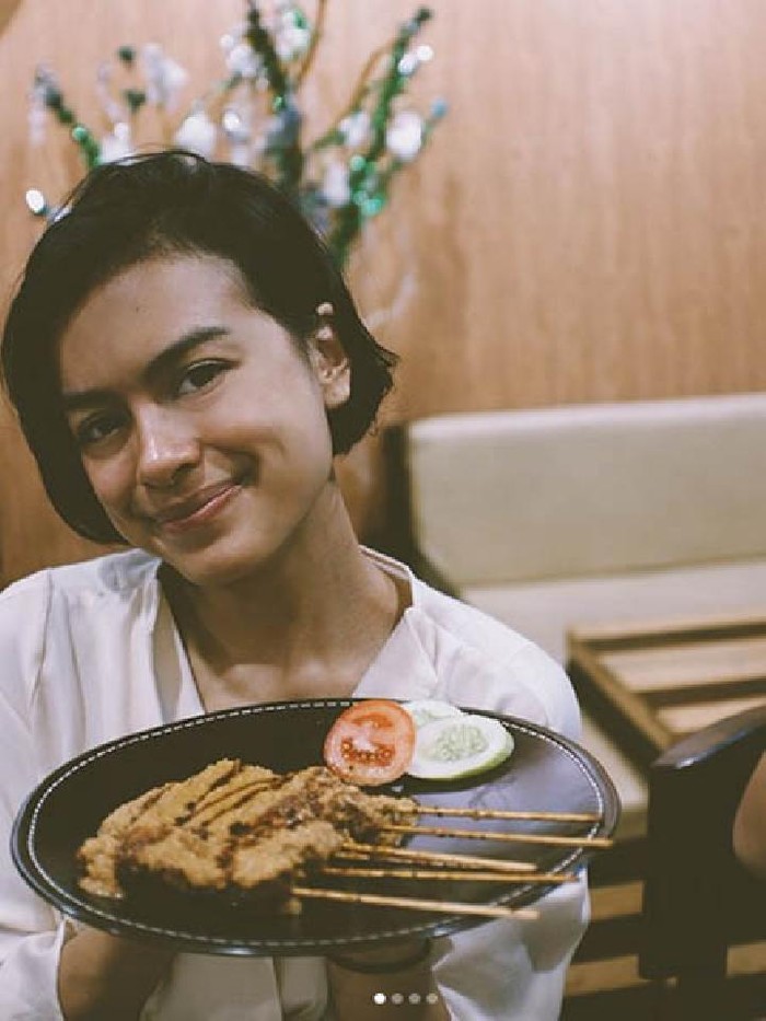 Momen Romantis Eva Celia dan Demas Narawangsa saat Makan Bersama