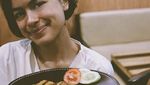 Momen Romantis Eva Celia dan Demas Narawangsa saat Makan Bersama