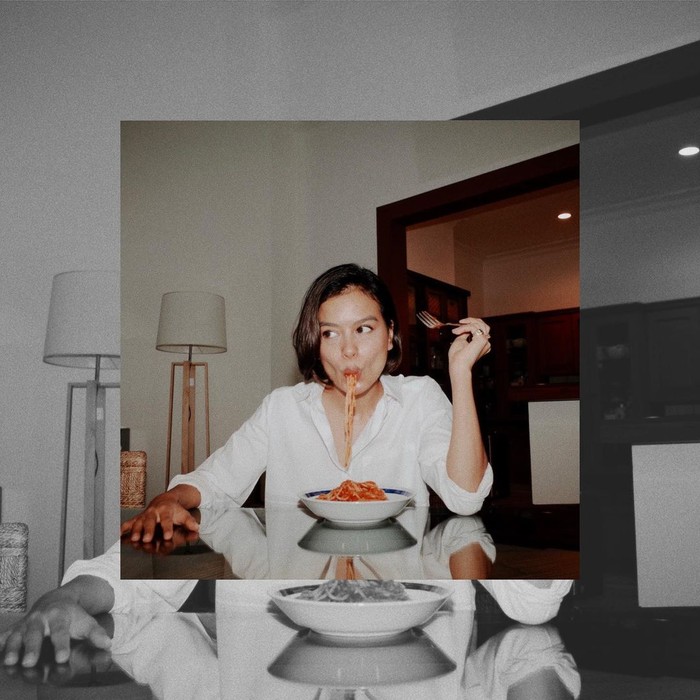 Eva Celia Momen Romantis Eva Celia dan Demas Narawangsa saat Makan Bersama