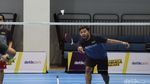 Foto: Fun Match Badminton Vindes Vs Owi/Butet, Seru Banget!