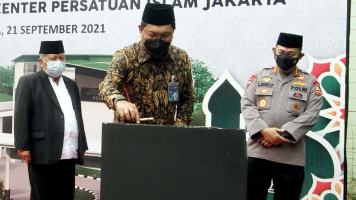 Islamic Center Persis Mulai Dibangun Islamic Center Persatuan Islam (Persis) mulai dibangun di Jakarta. Tempat ini akan menjadi sarana ibadah, pendidikan serta dakwah Islam.