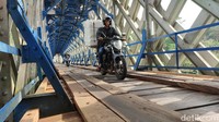 Kini Jembatan Cirahong menjadi penghubung antar dua desa di Ciamis. (Dadang Hermansyah/detikcom)