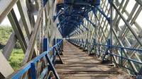Selain bernilai sejarah, jembatan ini juga sangat instagenik. Tak heran jika jembatan ini digandrungi oleh para remaja. (Dadang Hermansyah/detikcom)