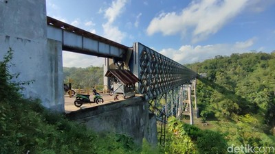 Foto Jembatan Cirahong, Wisata Murah Meriah di Ciamis