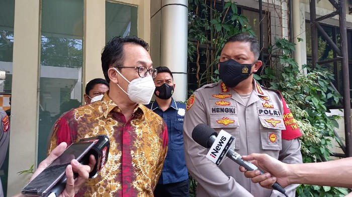 Kapolres Metro Jakarta Pusat Kombes Hengki Haryadi (kanan) penuhi panggilan Komnas HAM soal dugaan pelecehan di KPI