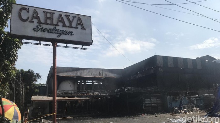 Kebakaran toko swalayan Cahaya di Cilandak (Faiz Maulid/detikcom).