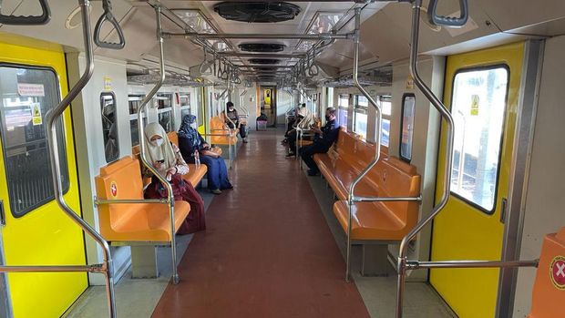 kereta api lokal daop 8 Surabaya