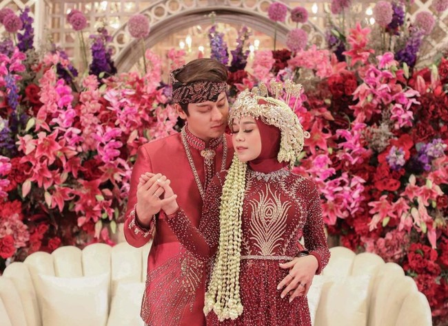 Baru-baru ini melalui channel YouTube Rans Entertainment, Rizky Billar pun akhirnya mengakui bahwa Lesti Kejora memang tengah mengandung anaknya. Alhamdulillah saat ini Lesti Kejora sedang mengandung, terang Rizky. Foto: Instagram/@aldiphoto