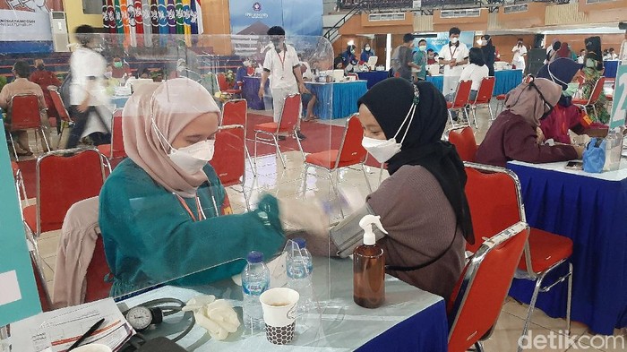Mahasiswa dan Masyarakat Jalani Vakainasi di Kampus IPB Dramaga Bogor