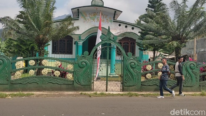 Mengintip rumah raja di Pandeglang yang mirip istanaa kerajaan