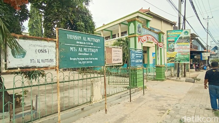 Puluhan orang terdiri dari siswa dan guru MTs Al Muttaqin Rengging, Kecamatan Pecangaan, Kabupaten Jepara, positif Corona Rabu (22/9/2021).