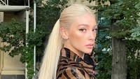 Nastya Ivleeva tampil di sampul majalah Playboy tahun 2021 ini. (Foto: dok. Instagram @_agentgirl_)  