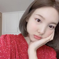 Dalam wawancaranya dengan Cosmopolitan, Nayeon mengaku tak memiliki banyak kebebasan saat menjadi trainee hingga awal debut. Namun, ia kini dapat lebih bebas mengekspresikan diri. Foto: dok. Instagram twicetagram