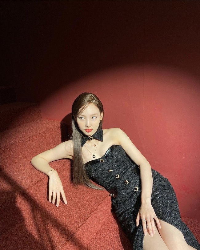 Sejak itu, Nayeon semakin sering tampil bersama idol jebolan JYP Entertainment. Ia menjadi cameo dalam drama Korea Dream High 2 dan menjadi model video klip GOT7 dan Miss A. Foto: dok. Instagram twicetagram