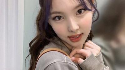 8 Potret Cantiknya Nayeon TWICE, Idol K-Pop yang Ultah ke-25