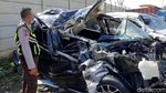 Ngeri! Penampakan Minibus yang Ringsek Imbas Kecelakaan di Tol Cipali