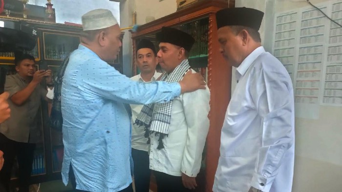 Jelang Musyawarah Daerah (MUSDA) ke-V Partai Demokrat Provinsi Aceh, calon Ketua DPD Muslim kembali sambangi ulama.

Kali ini kunjungan Muslim ke pesantren untuk kembali bersilaturahmi dengan para ulama. Langkah itu tak lepas dari jejak SBY yang tetap menjaga silahturahmi dan tidak melupakan peran ulama di Aceh.