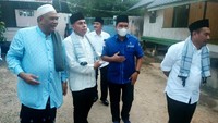Seperti diketahui, SBY selalu menjaga dan bersilaturahmi dengan ulama. Terlebih di Aceh bagi SBY peran abu atau ulama sangat penting dalam pembangunan di Aceh. Pondok pesantren yang dikunjungi kali ini adalah Dayah Darul Aman Aceh Besar pimpinan Abu Muhammad. Seperti pesan SBY, Partai Demokrat harus selalu mengawal dua hal, yakni merawat dan menjaga serta mempercepat pembangunan di Aceh.  