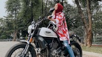 Olla Ramlan mengaku mengidolai beberapa merek motor. Foto: Instagram Olla Ramlan