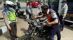 Nggak Pernah Jera, Parkir Motor Liar Kena Razia Gembos Ban