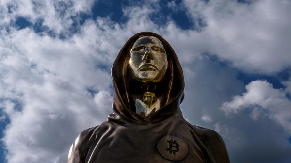 Misteriusnya Penemu Bitcoin, Patungnya Berdiri di Budapest