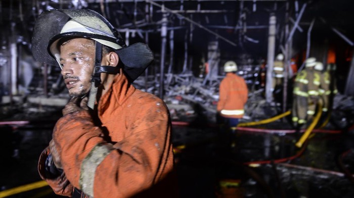 Penampakan Swalayan di Cilandak yang Hangus Dilalap Si Jago Merah Kebakaran hanguskan sebuah toko swalayan di kawasan Cilandak, Jakarta Selatan pada Selasa (21/9) malam. Diketahui tak ada korban jiwa dalam peristiwa itu.