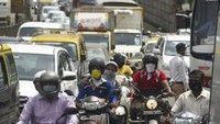 Menurut Hiyacar, ada beberapa hal yang berkontribusi menimbulkan stres saat mengemudi. Di antaranya adalah kemacetan hingga kecelakaan. Foto: AFP/PUNIT PARANJPE