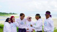 Rizky Billar dan Lesti Kejora pada Januari 2021, juga memboyong serta kedua orang tua mereka untuk ke Sumba. Foto: dok. Instagram Rizky Billar