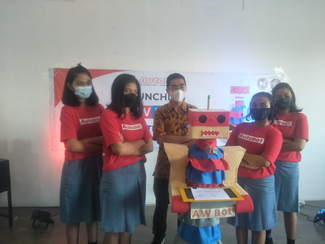 Keren! 4 Robot Buatan Indonesia Ini Bisa Bikin Nasi Goreng dan Telur Goreng