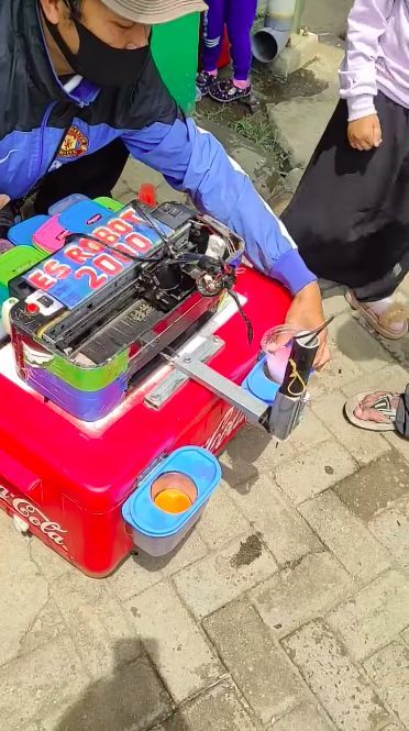 Keren! 4 Robot Buatan Indonesia Ini Bisa Bikin Nasi Goreng dan Telur Goreng