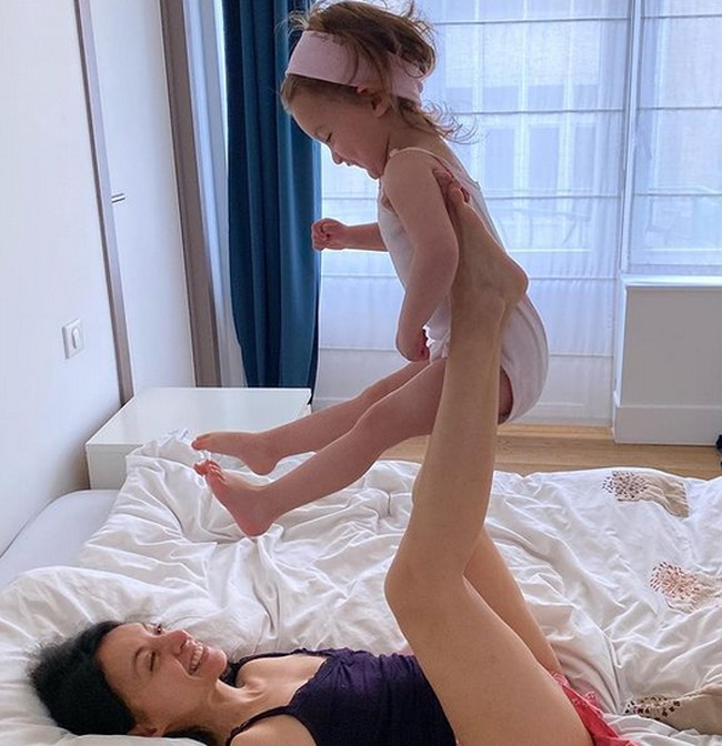 Aku pikir semua wanita pasti kesulitan menjadi ibu karena ini adalah perubahan besar, plus memiliki keadaan disable seperti ini. Tapi dengan keterbatasan fisik ini aku bisa beradaptasi dengan bayi, jelas Sarah, seperti dikutip Mirror.Foto: dok. Instagram