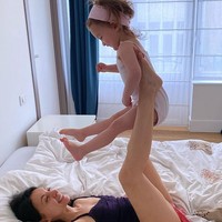 Aku pikir semua wanita pasti kesulitan menjadi ibu karena ini adalah perubahan besar, plus memiliki keadaan disable seperti ini. Tapi dengan keterbatasan fisik ini aku bisa beradaptasi dengan bayi, jelas Sarah, seperti dikutip Mirror.Foto: dok. Instagram