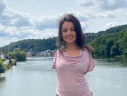 8 Potret Wanita Tanpa Tangan yang Menginspirasi, Urus Anak Pakai Kaki